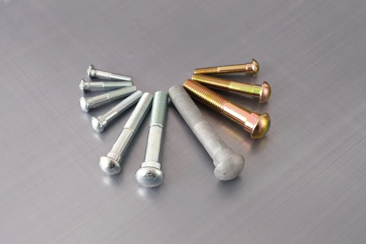 The unlikely connection between egg-neck and fishtail bolts